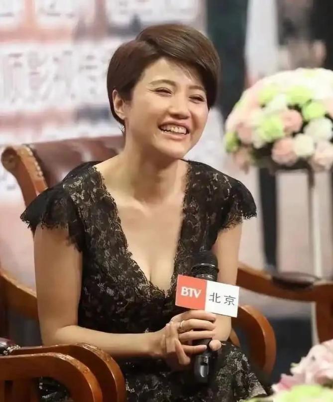 骨感美女明星_审美觉醒丰满女性_丰满美碾压骨感