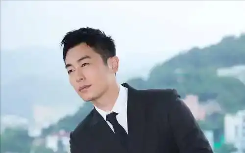 明星夫妻爱情故事_娱乐圈夫妻有哪些照片_娱乐圈感人爱情故事