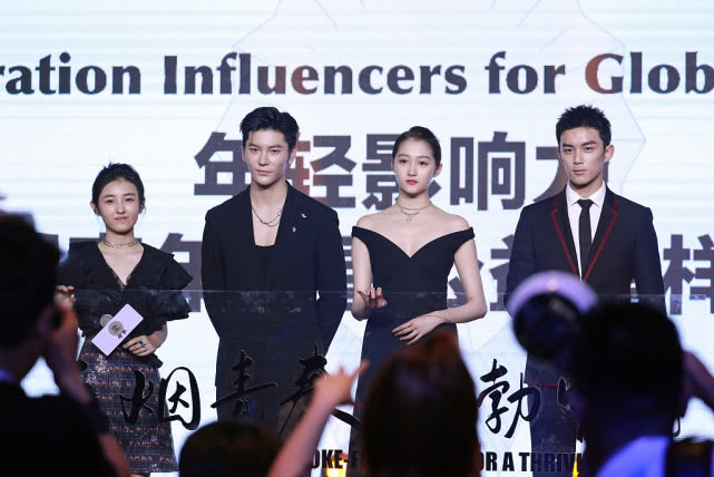 关晓彤骨架大肉多_关晓彤最想撕掉的标签_大骨架还瘦的女明星