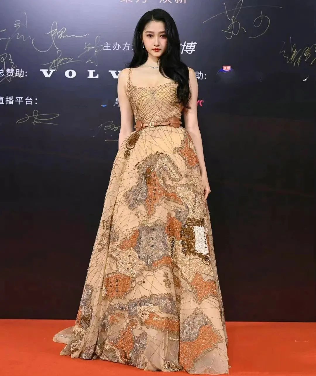 晚装女明星_明星高定礼服点评_微博盛典红毯造型